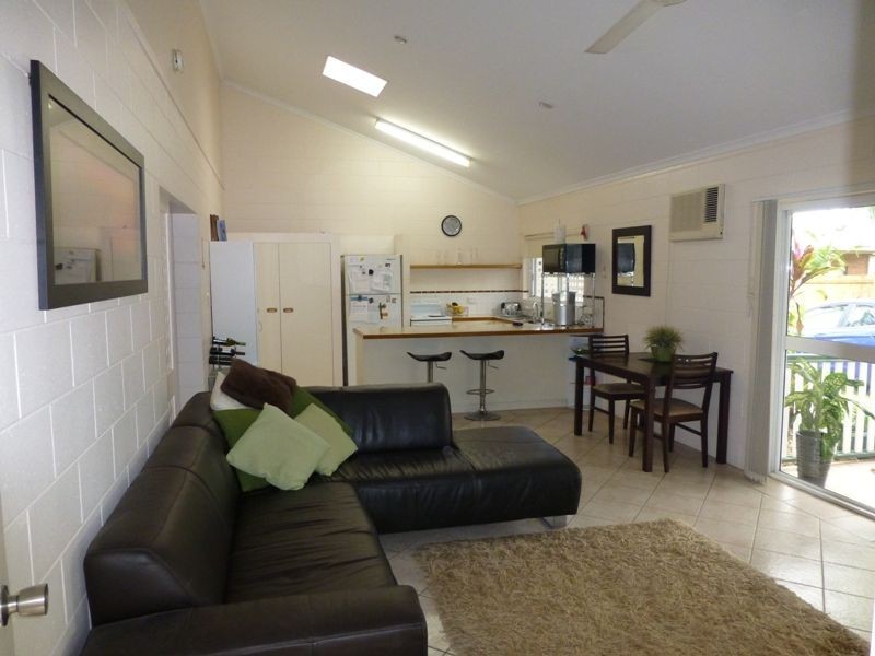 1/3-4 Holden Close, Whitfield QLD 4870