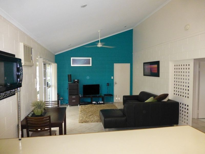 1/3-4 Holden Close, Whitfield QLD 4870