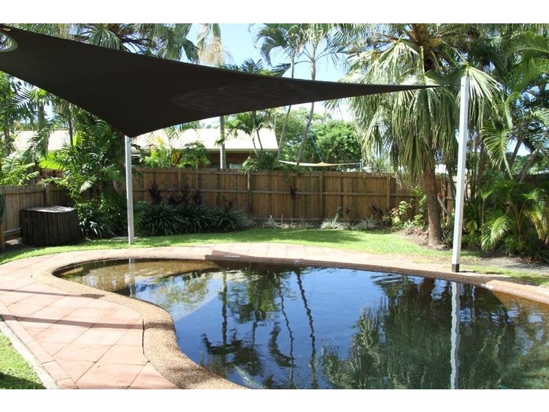 1/3-4 Holden Close, Whitfield QLD 4870