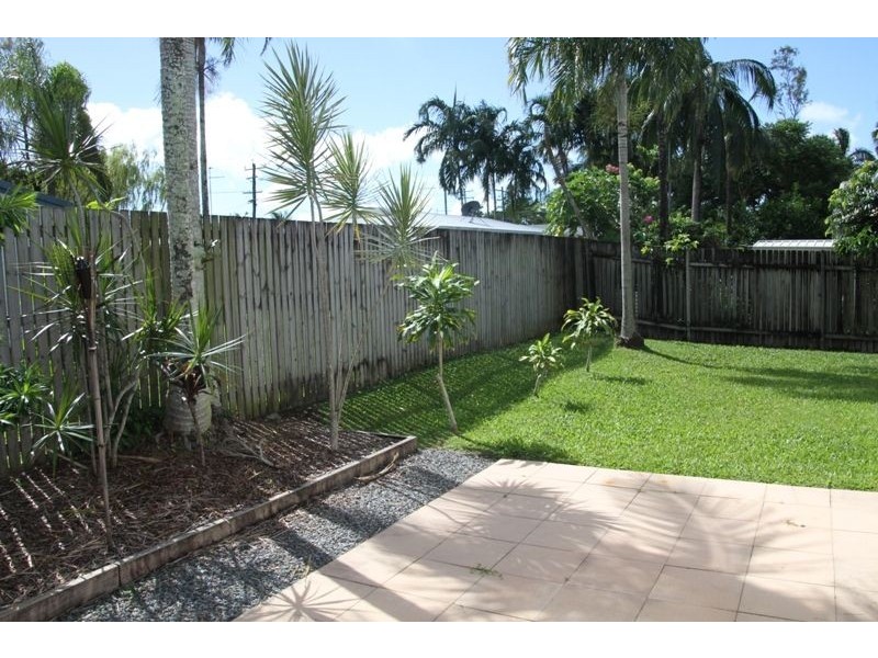 1/3-4 Holden Close, Whitfield QLD 4870