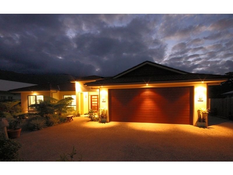 13 Sascha Close, Redlynch QLD 4870