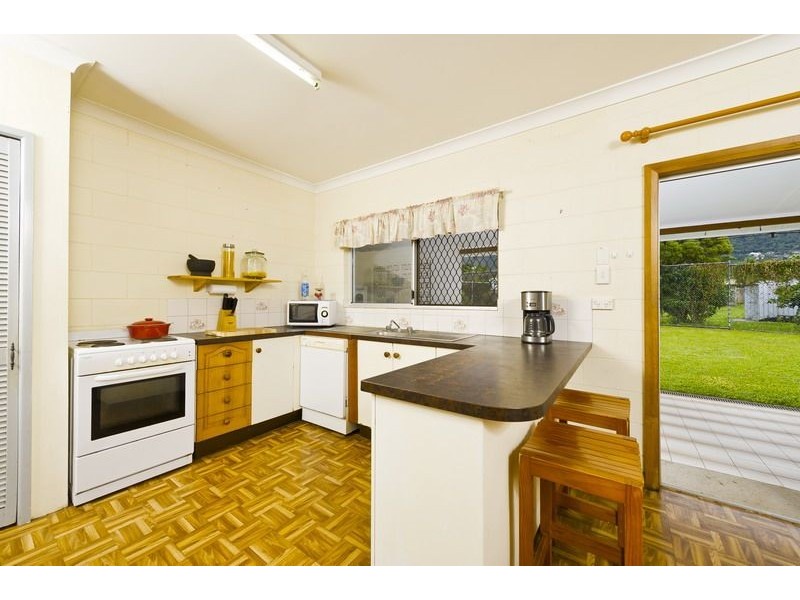 14 Lobelia Court, Mooroobool QLD 4870