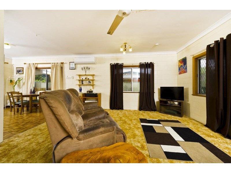 14 Lobelia Court, Mooroobool QLD 4870