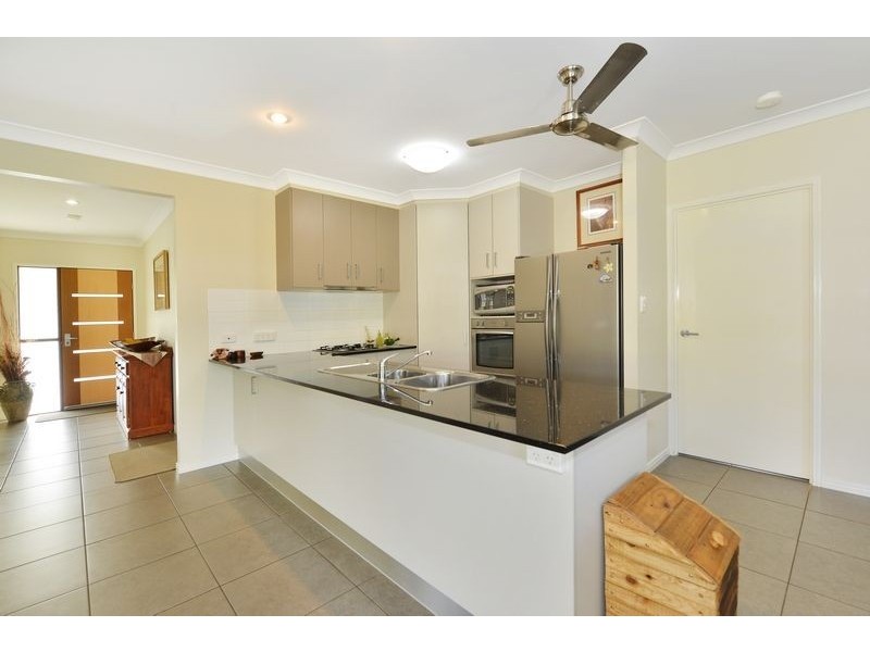 16 Kippin Close, Redlynch QLD 4870