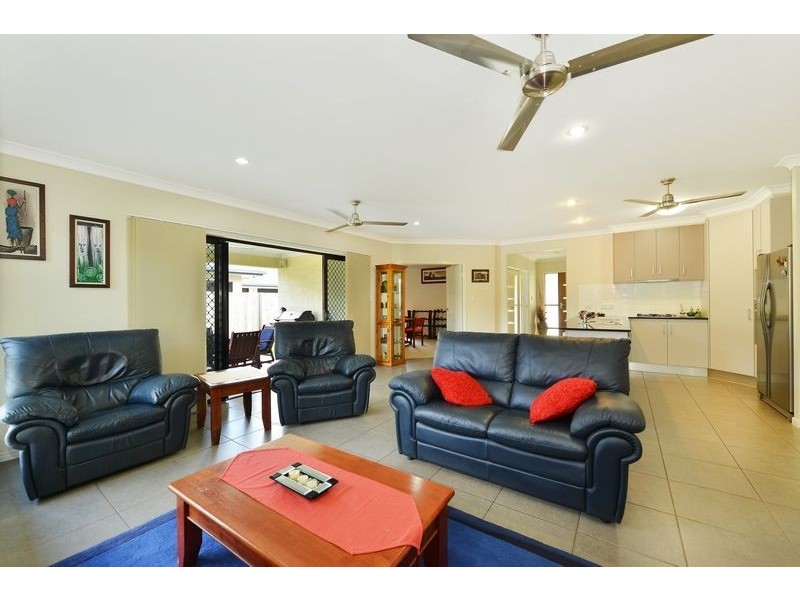 16 Kippin Close, Redlynch QLD 4870