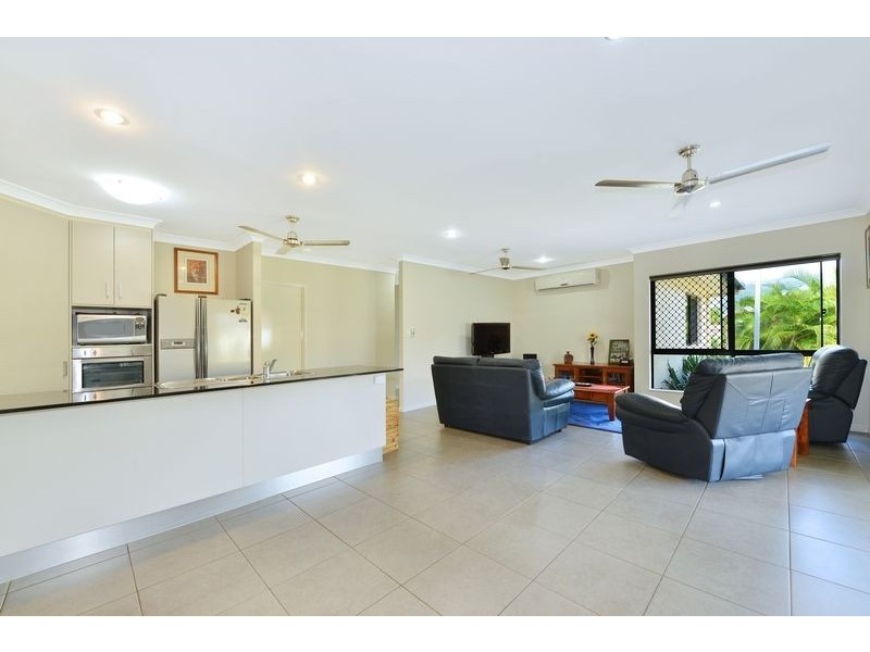 16 Kippin Close, Redlynch QLD 4870