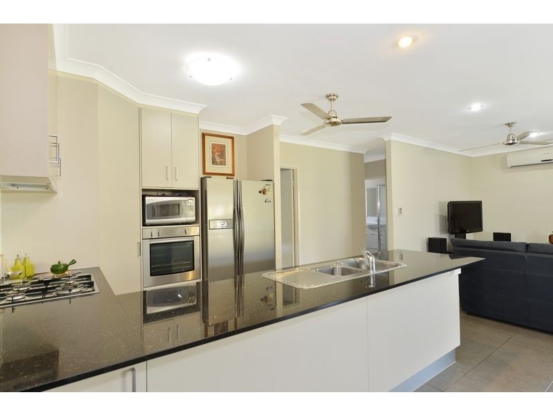 16 Kippin Close, Redlynch QLD 4870