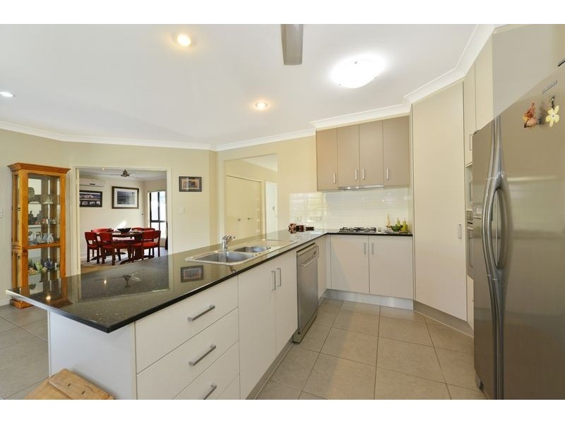 16 Kippin Close, Redlynch QLD 4870