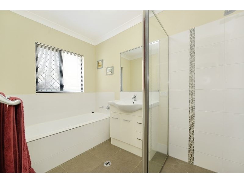 16 Kippin Close, Redlynch QLD 4870