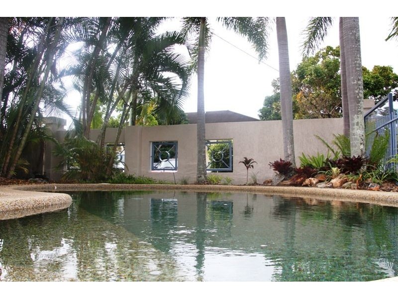 2/205 McLeod Street, Cairns North QLD 4870