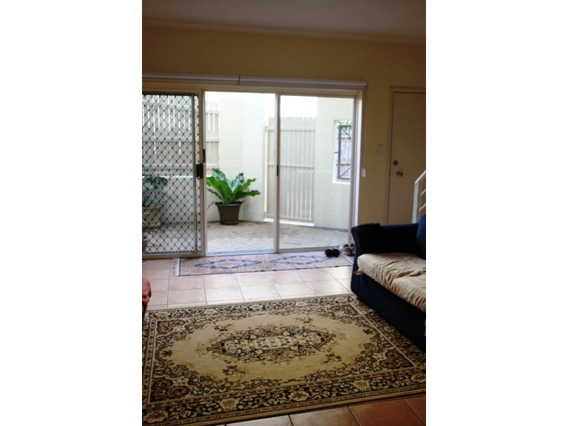 2/205 McLeod Street, Cairns North QLD 4870