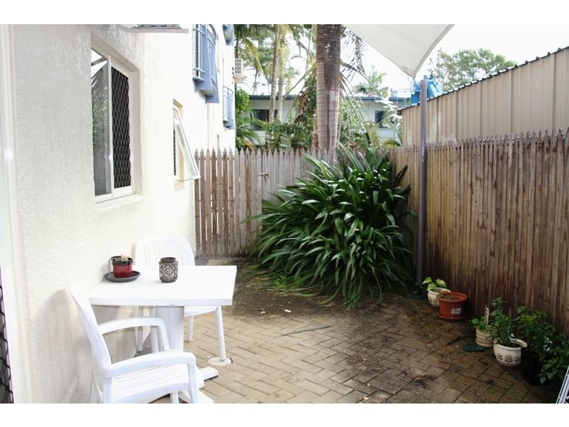 2/205 McLeod Street, Cairns North QLD 4870