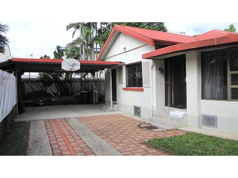 3 Thomas Street, Cairns North QLD 4870