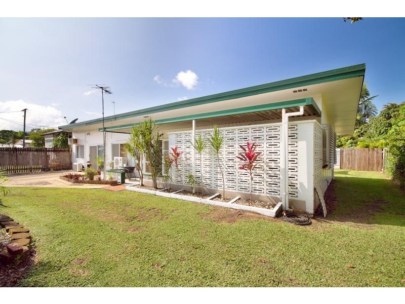 11 Murray Street, Manoora QLD 4870