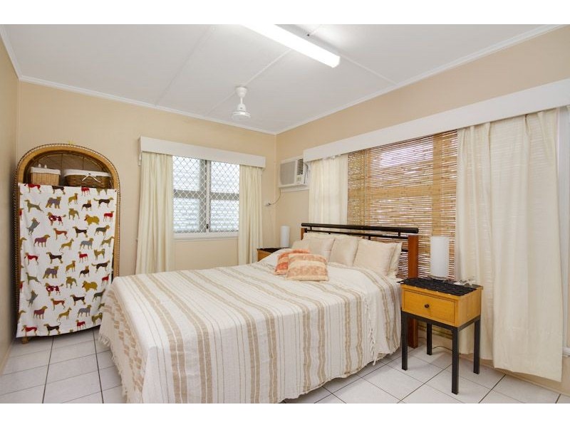 11 Murray Street, Manoora QLD 4870