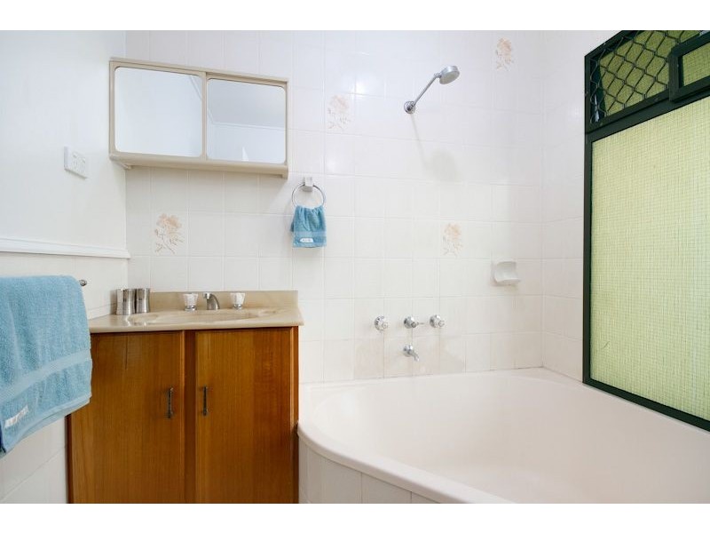 11 Murray Street, Manoora QLD 4870