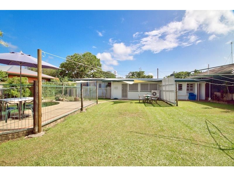 11 Murray Street, Manoora QLD 4870