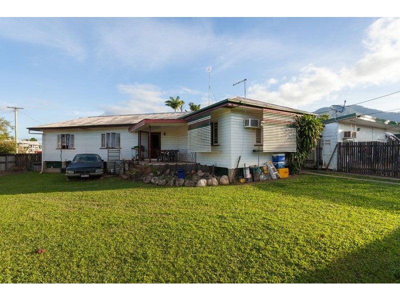 9 Murray Street, Manoora QLD 4870