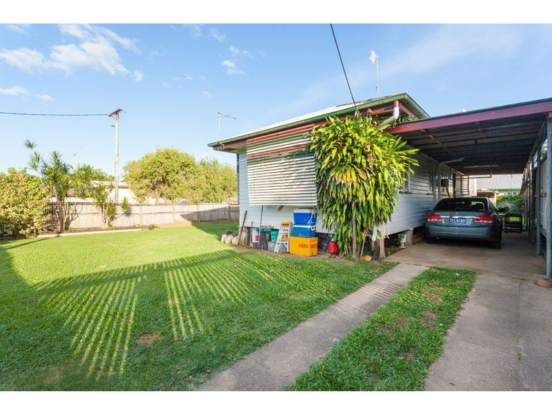 9 Murray Street, Manoora QLD 4870