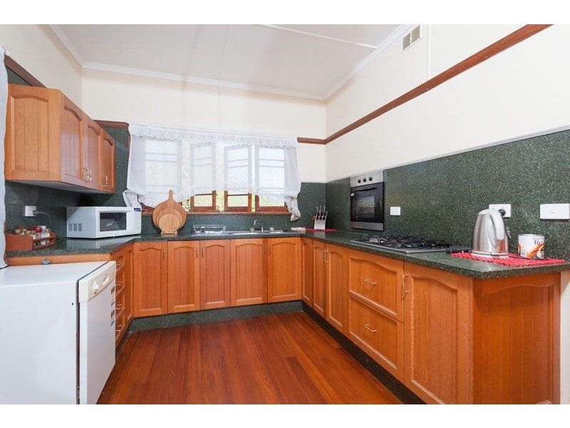 9 Murray Street, Manoora QLD 4870