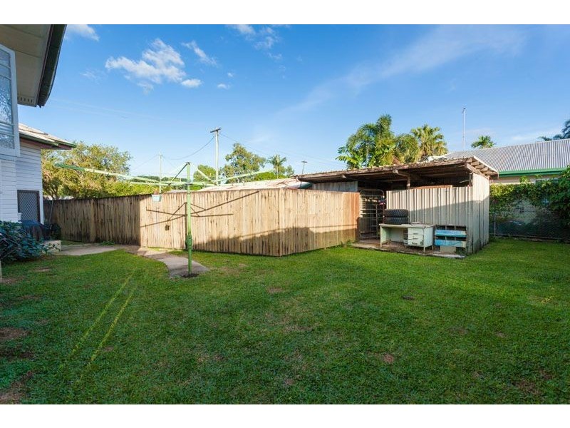 9 Murray Street, Manoora QLD 4870