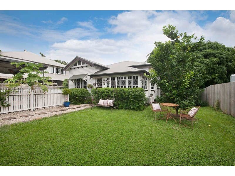 8B Keeble Street, Stratford QLD 4870