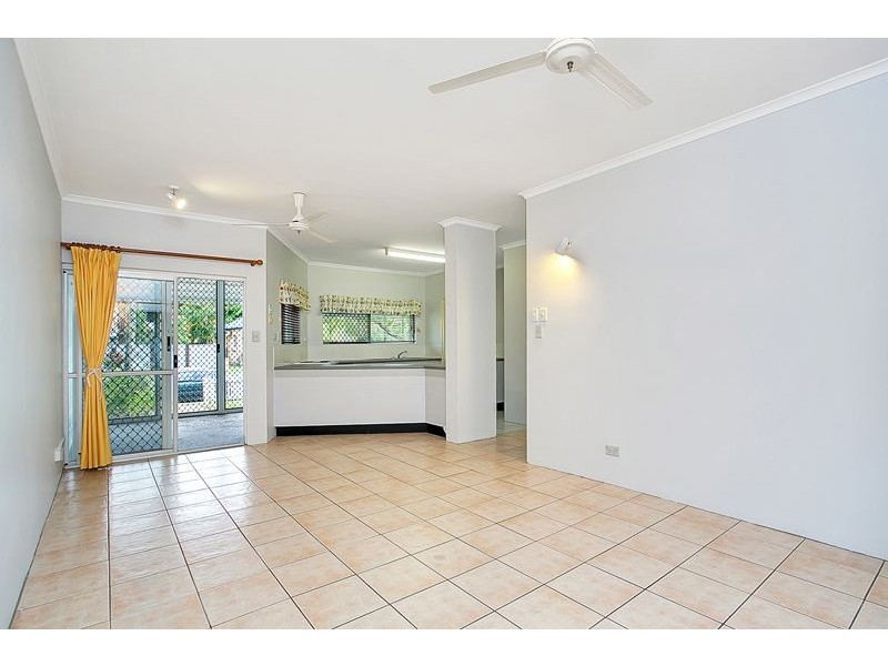 2/8-14 Rose Street, Westcourt QLD 4870