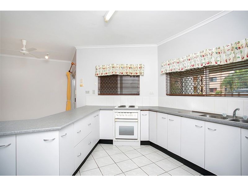 2/8-14 Rose Street, Westcourt QLD 4870