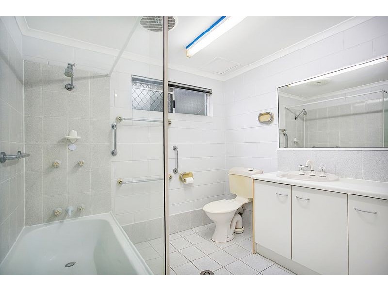 2/8-14 Rose Street, Westcourt QLD 4870