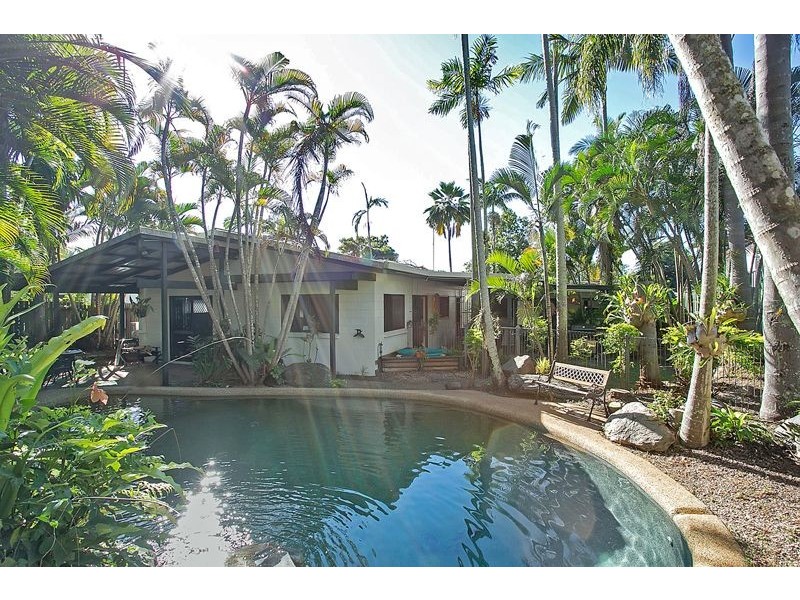 13 Di Savia Close, Whitfield QLD 4870