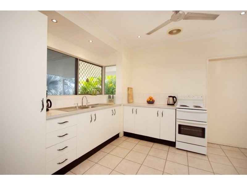 9 Kambara Street, White Rock QLD 4868