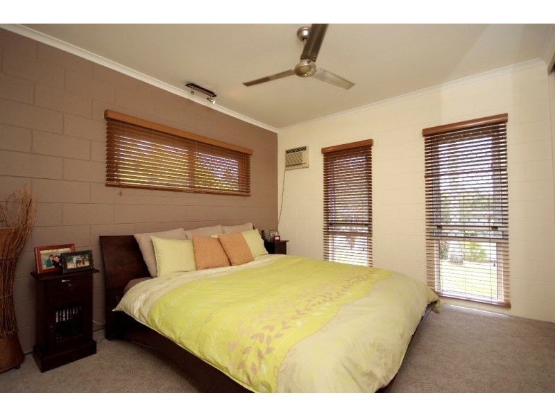 9 Kambara Street, White Rock QLD 4868