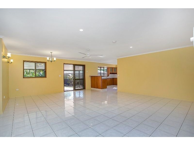 5 Curlew Court, Bayview Heights QLD 4868