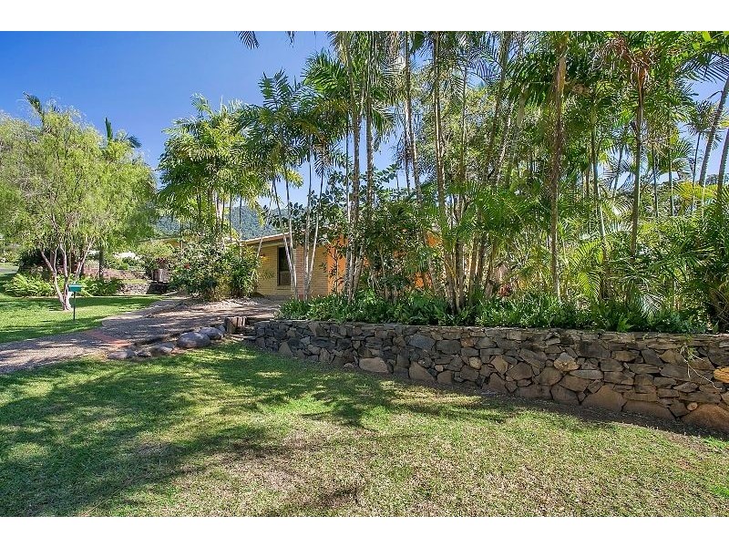 5 Curlew Court, Bayview Heights QLD 4868