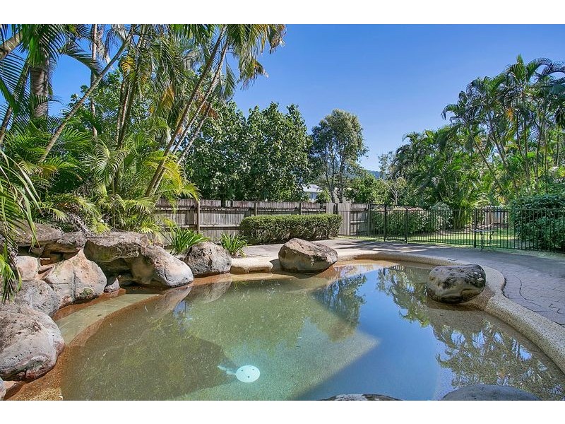 9/2 Chester Court, Manunda QLD 4870