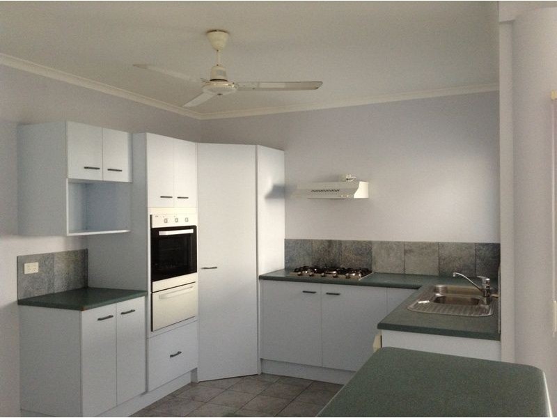 8 Rosemont Court, Mooroobool QLD 4870