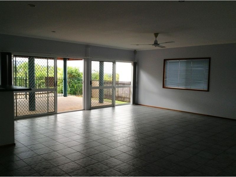 8 Rosemont Court, Mooroobool QLD 4870