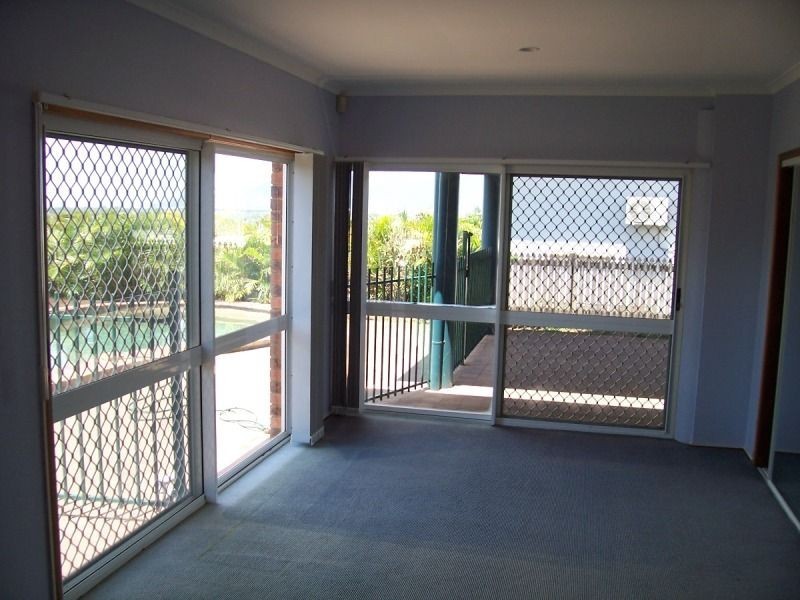 8 Rosemont Court, Mooroobool QLD 4870