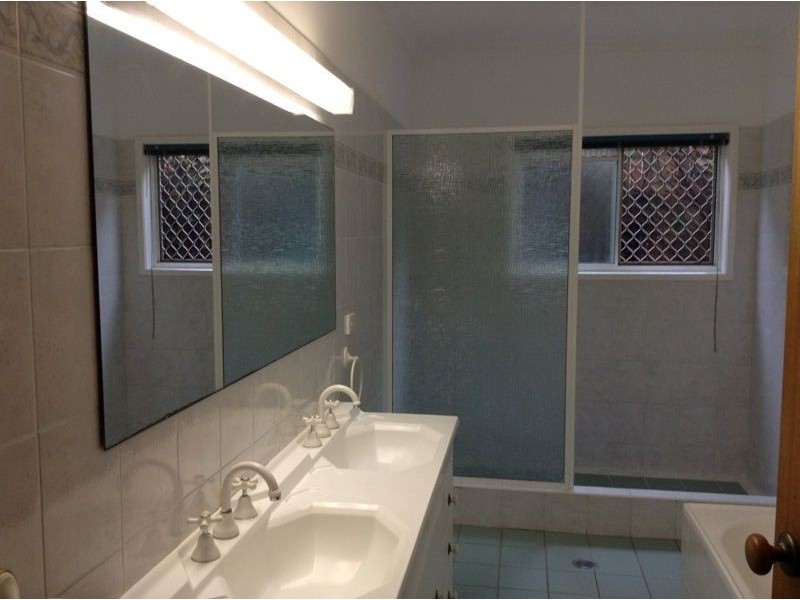 8 Rosemont Court, Mooroobool QLD 4870