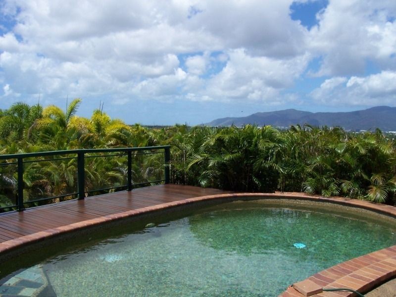 8 Rosemont Court, Mooroobool QLD 4870