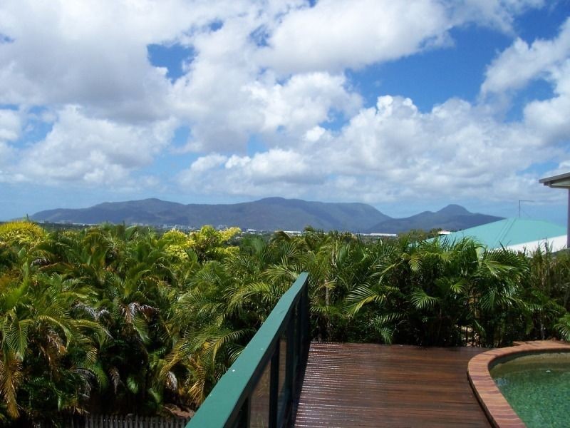 8 Rosemont Court, Mooroobool QLD 4870