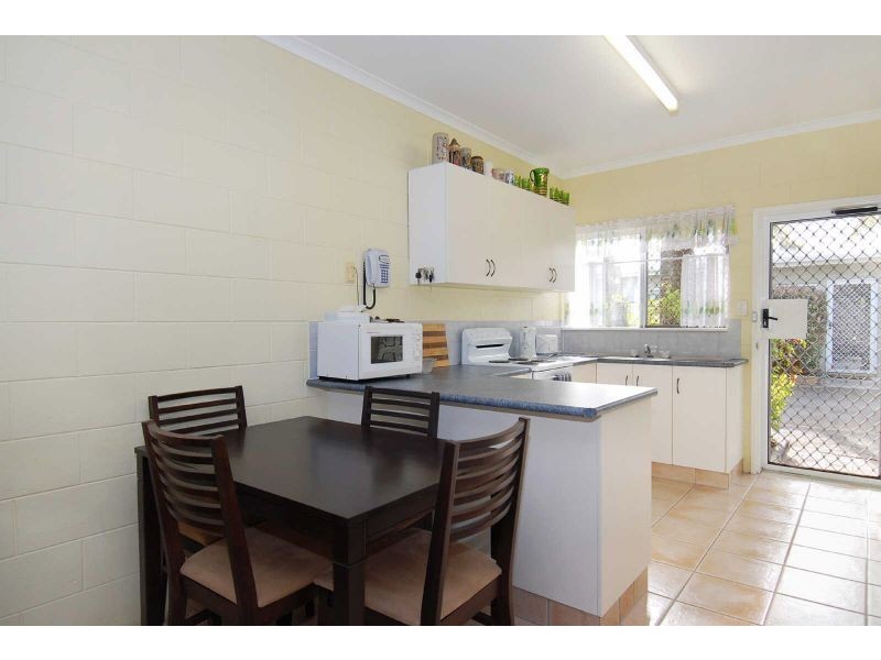 3/74 Swallow Street, Mooroobool QLD 4870