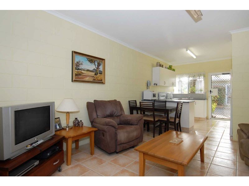 3/74 Swallow Street, Mooroobool QLD 4870