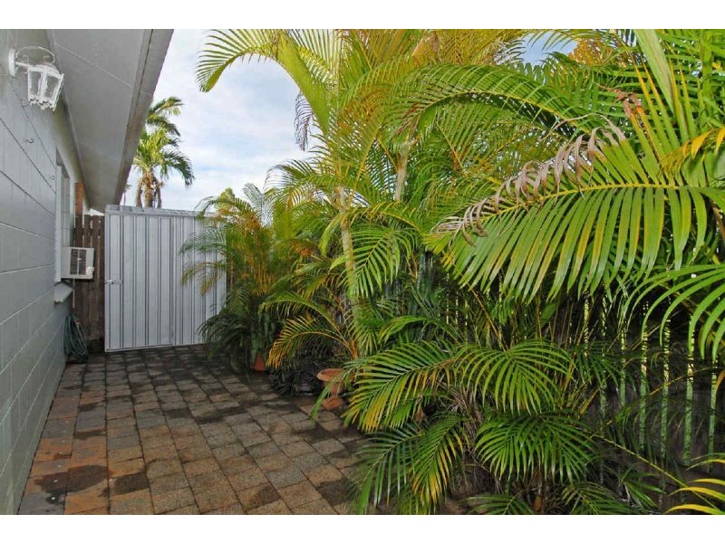 3/74 Swallow Street, Mooroobool QLD 4870