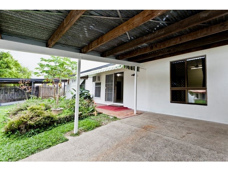 2/113 Jensen Street, Whitfield QLD 4870