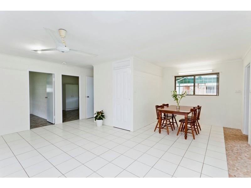 2/113 Jensen Street, Whitfield QLD 4870