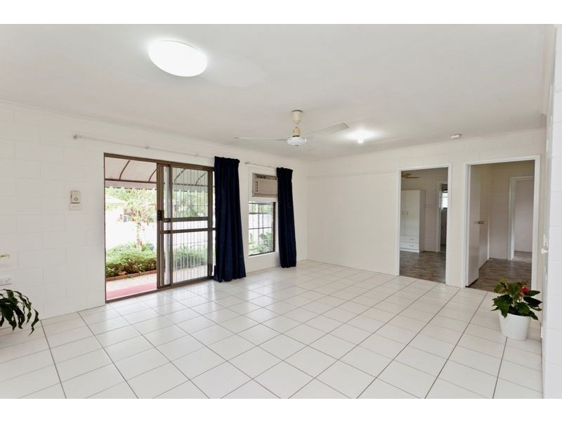 2/113 Jensen Street, Whitfield QLD 4870