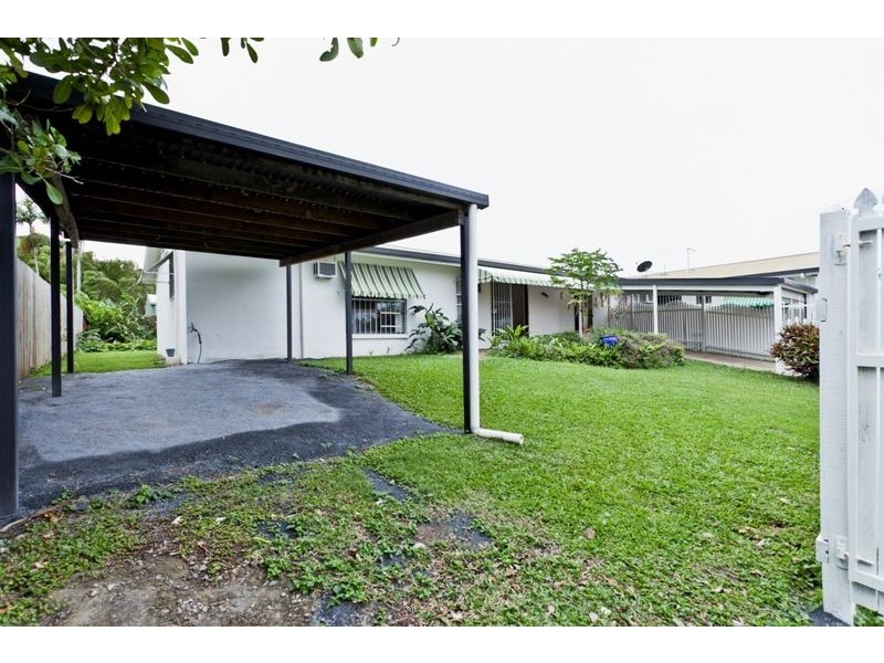 2/113 Jensen Street, Whitfield QLD 4870
