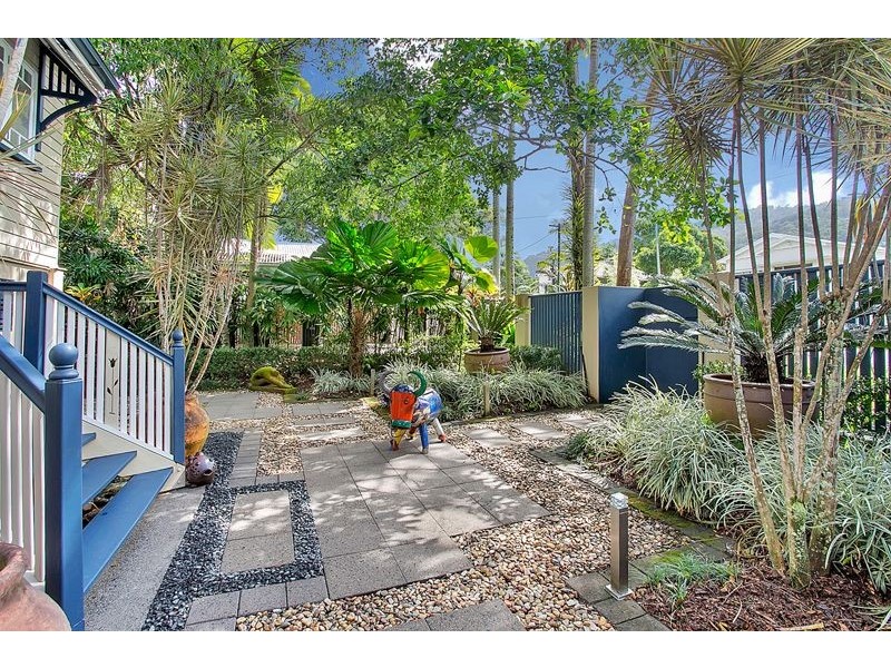 27 Hall Street, Edge Hill QLD 4870