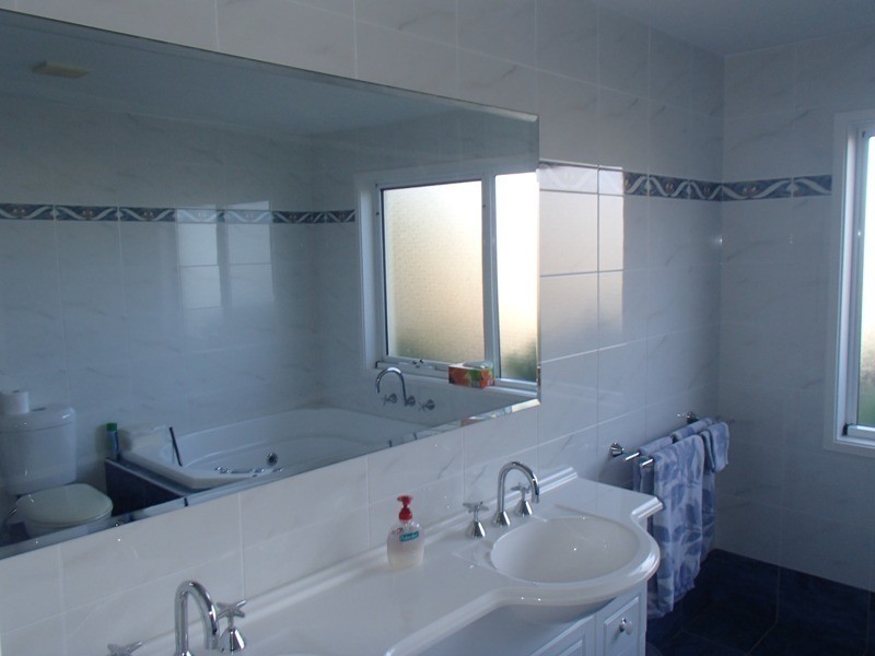 2 Nichole Court, Tura Beach NSW 2548